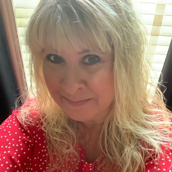 Meet your Posher, Lisa - Picture 2 of 2